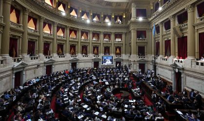 Congresso volta a debater projeto que dá poderes legislativos a Milei e reforma setor público