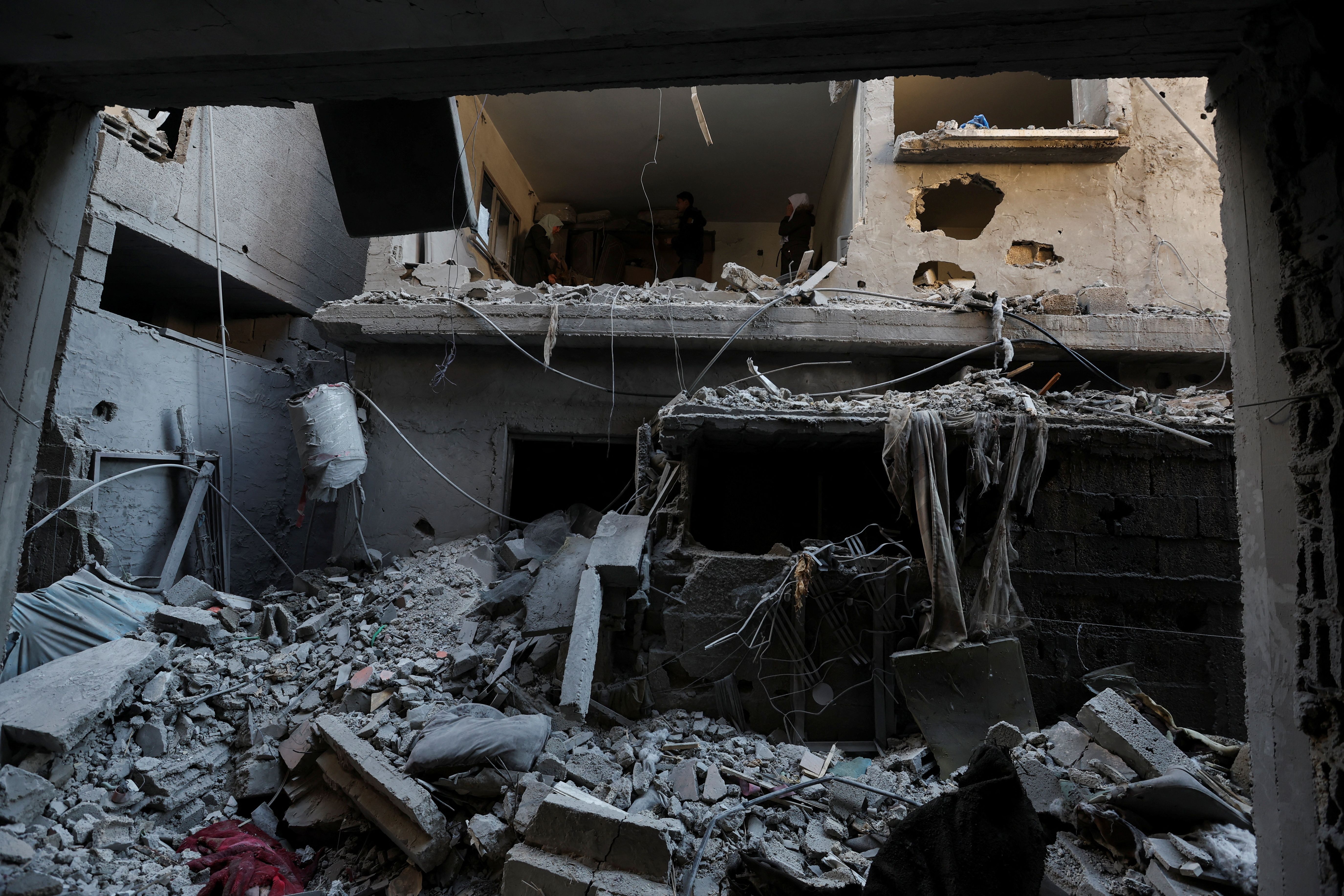 Destroços após ataque israelense em Rafah