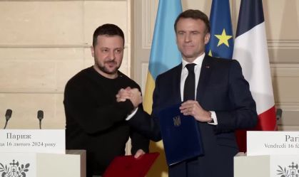 Macron reafirma apoio à Ucrânia em ligação com Zelensky