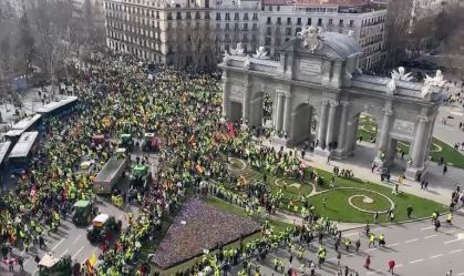 Fazendeiros bloqueiam trânsito de Madri com tratores em protesto contra governo