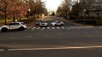 Aviador americano morre após atear fogo em si mesmo em frente à embaixada de Israel em Washington DC