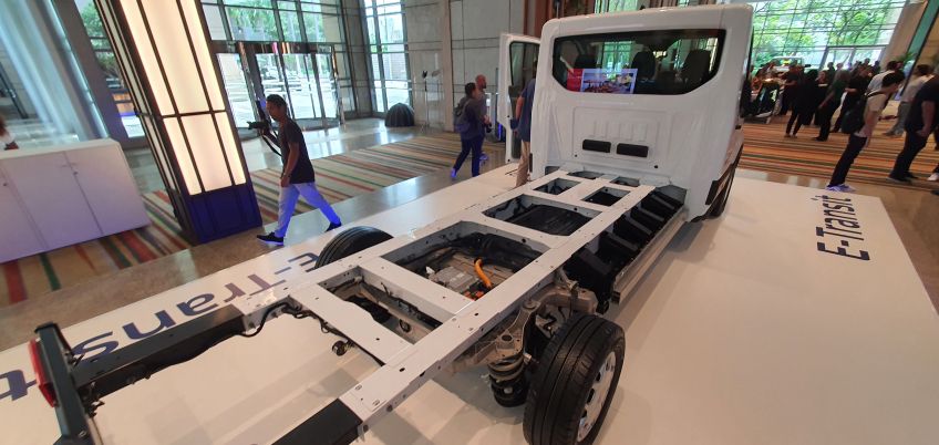 Ford E-Transit Chassi tem conjunto elétrico atrelado ao eixo traseiro / Eugenio Augusto Brito