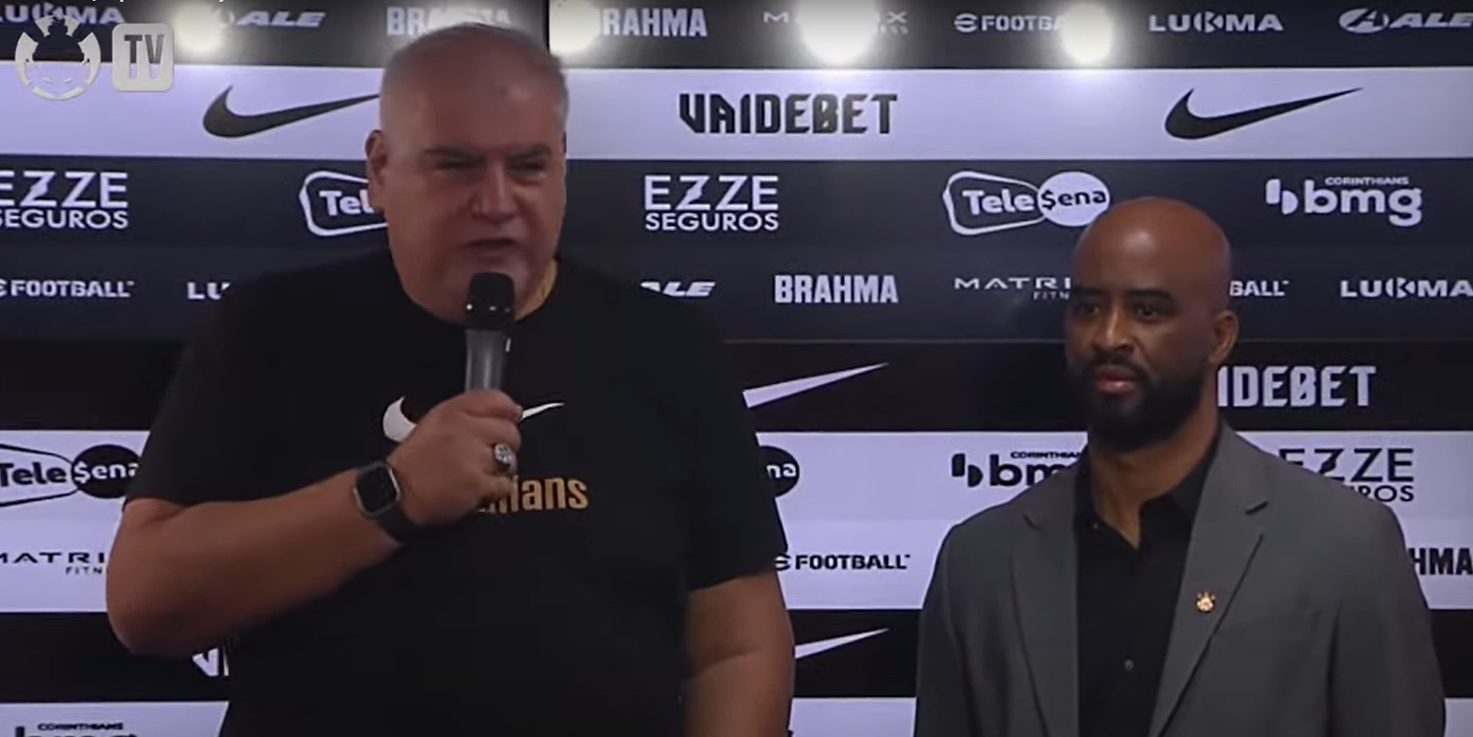 Rubão em coletiva de imprensa neste sábado (10)