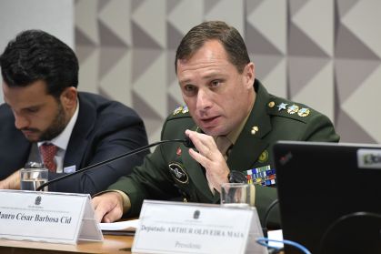 Tenente-coronel Mauro Cid em depoimento ao Senado