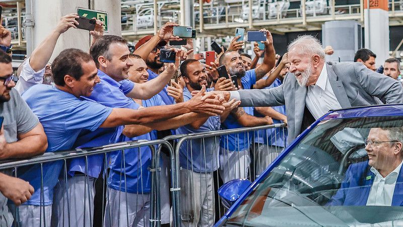 O presidente Lula durante visita à linha de produção da Volkswagen, em São Bernardo do Campo (SP)