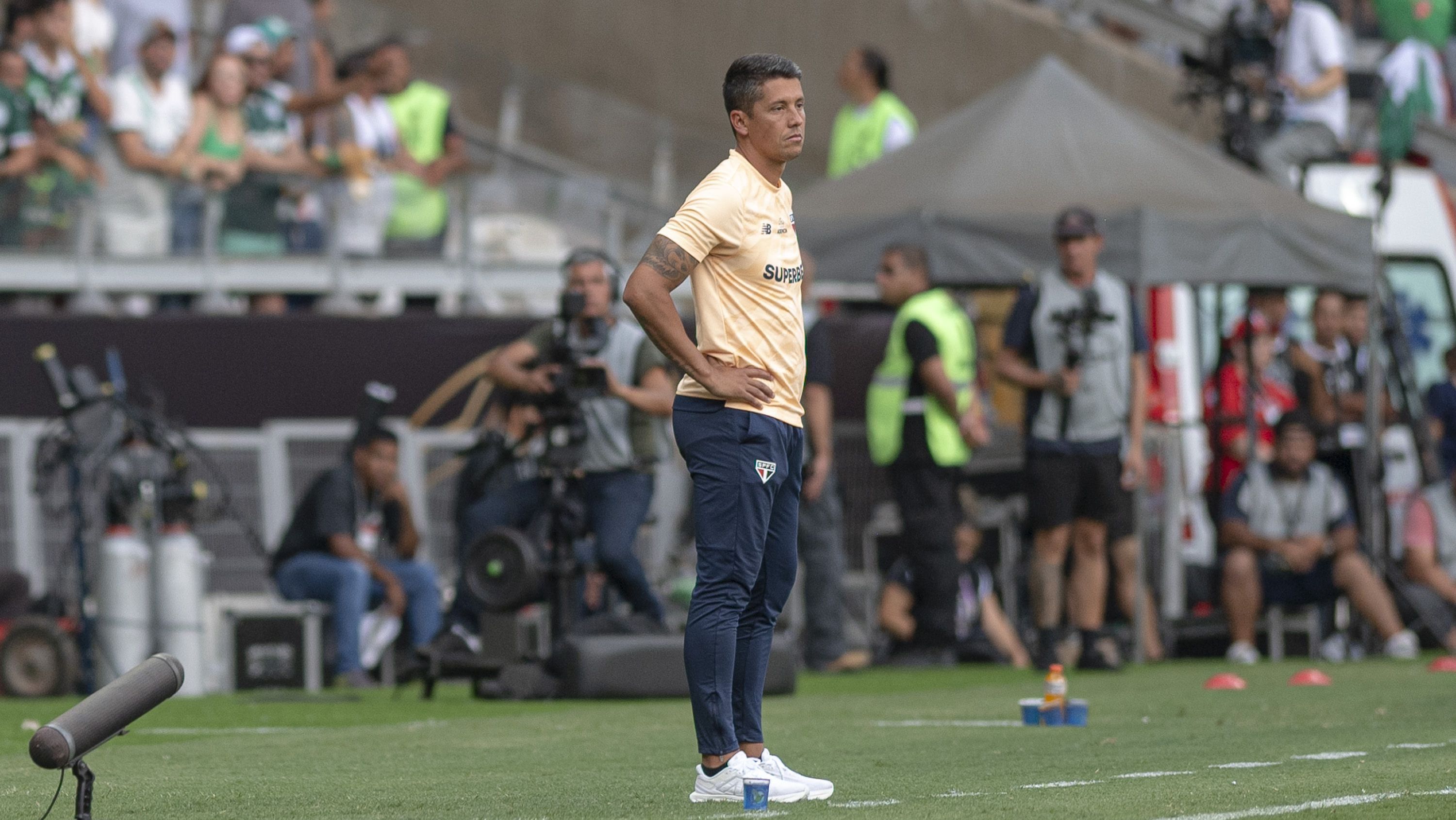 Técnico Thiago Carpini, do São Paulo, durante decisão da Supercopa no Mineirão