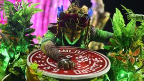 Nesta segunda-feira (3), outras quatro escolas atravessam a Marquês de Sapucaí