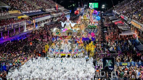 Imperatriz Leopoldinense, atual campeã, encerrou a primeira noite de desfiles no Rio neste domingo (11)
