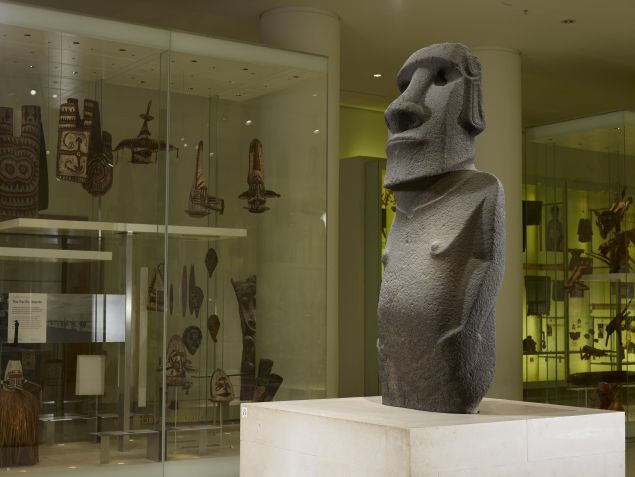 Hoa Hakananaiʻa ("amigo perdido, escondido ou roubado"), um moai da Ilha de Páscoa que está no Museu Britânico / The Trustees of the British Museum