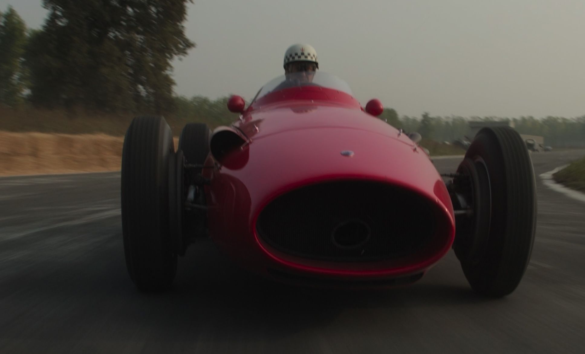 Réplica da Ferrari 801 em ação no filme "Ferrari" / Divulgação/Neon/STX
