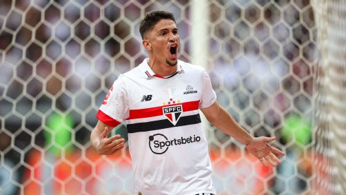 Pablo Maia comemora pênalti convertido