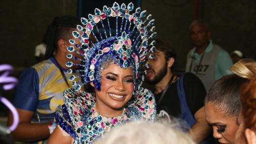 Lexa desfilou como rainha de bateria da Tijuca