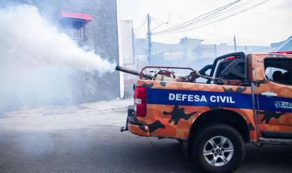 Agentes da Defesa Civil fazem operação contra o mosquito Aedes aegypti