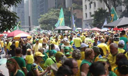 Com calor, manifestantes passam mal em ato pró-Bolsonaro