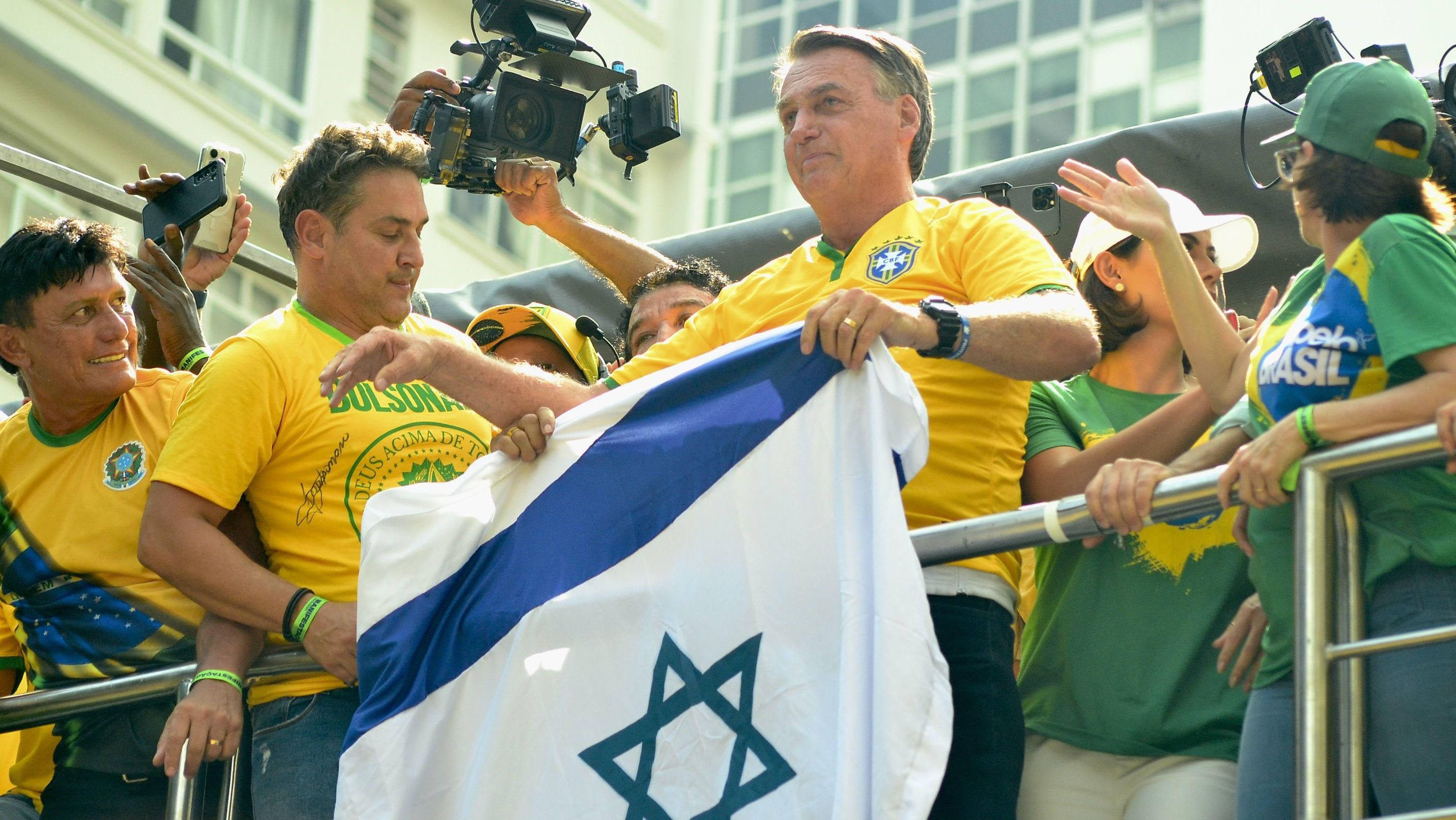 Imagem de destaque do post: Governo vê tentativa de “guerra santa” em ato de Bolsonaro e prepara reação