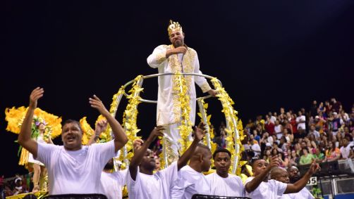 Adriano Imperador foi homenageado pelo Camisa Verde e Branco