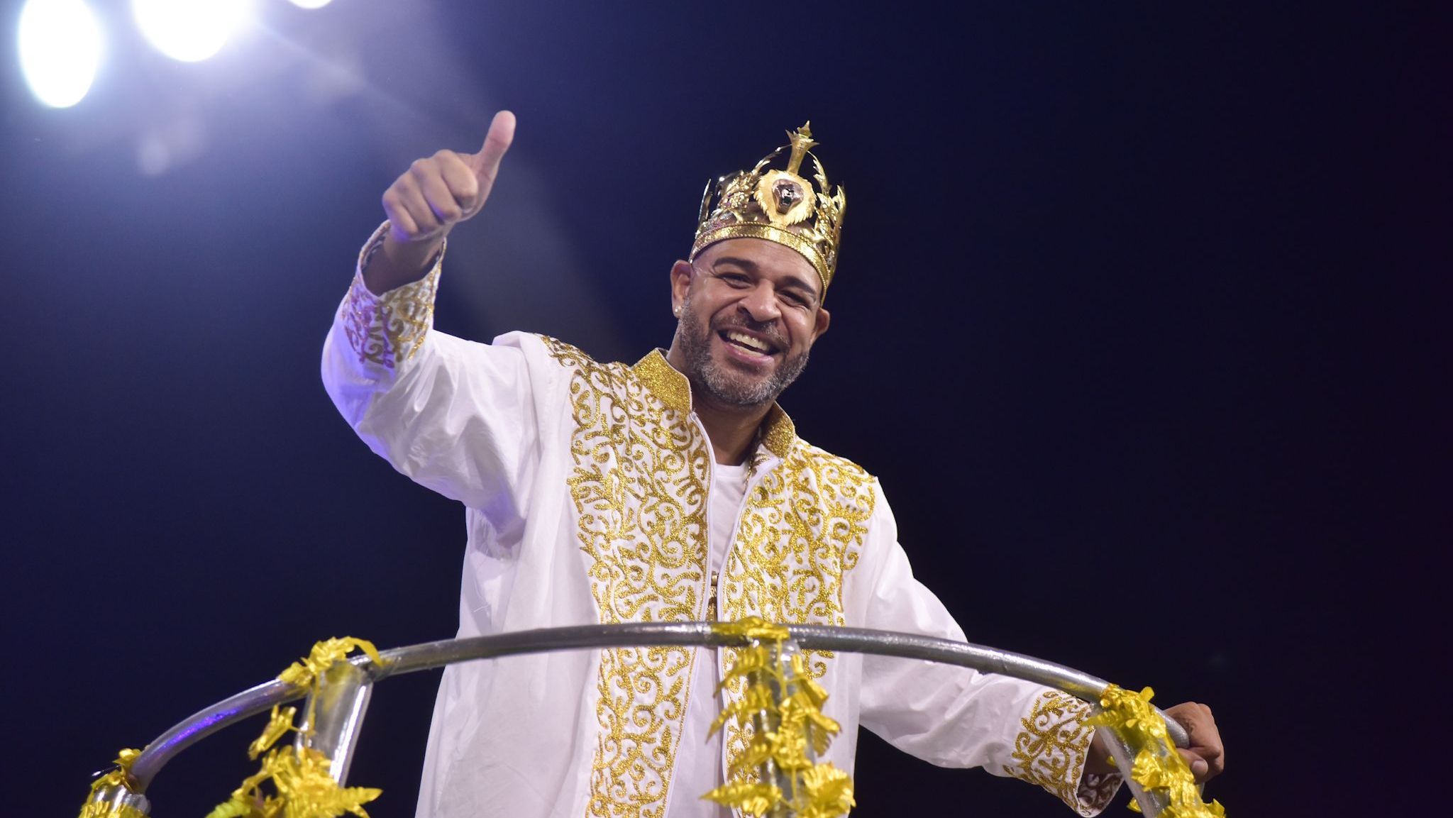 Adriano Imperador veio no último carro do Camisa Verde e Branco