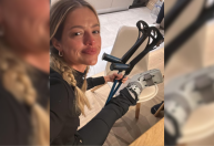 Agatha Moreira imobiliza pé direito após se machucar em viagem
