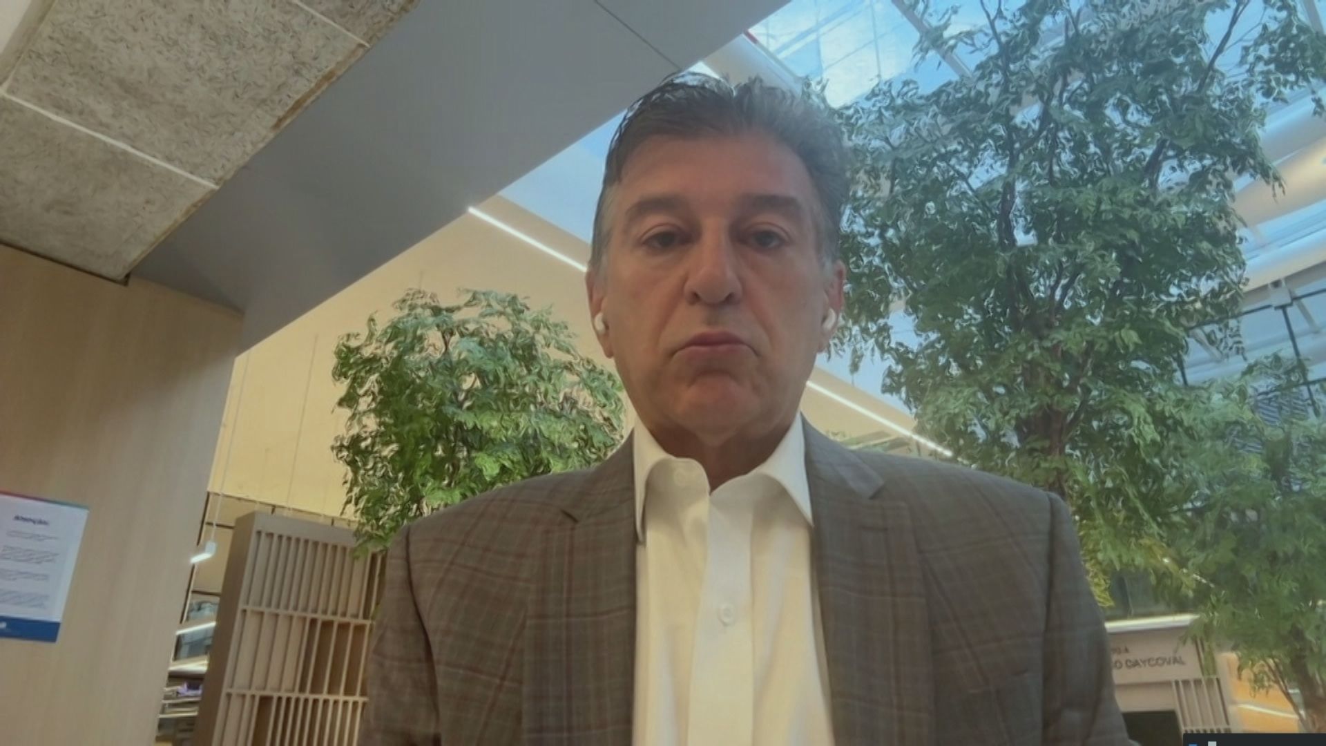 BR_CNN_190224_SKYPE_CLAUDIO_frame_24418