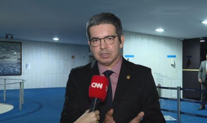 O senador Randolfe Rodrigues (sem partido-AP)