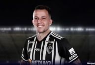 Atlético-MG anuncia a contratação de Bernard