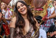 Pré-Carnaval em SP: Alessandra Negrini brilha no Baixo Augusta; veja fotos