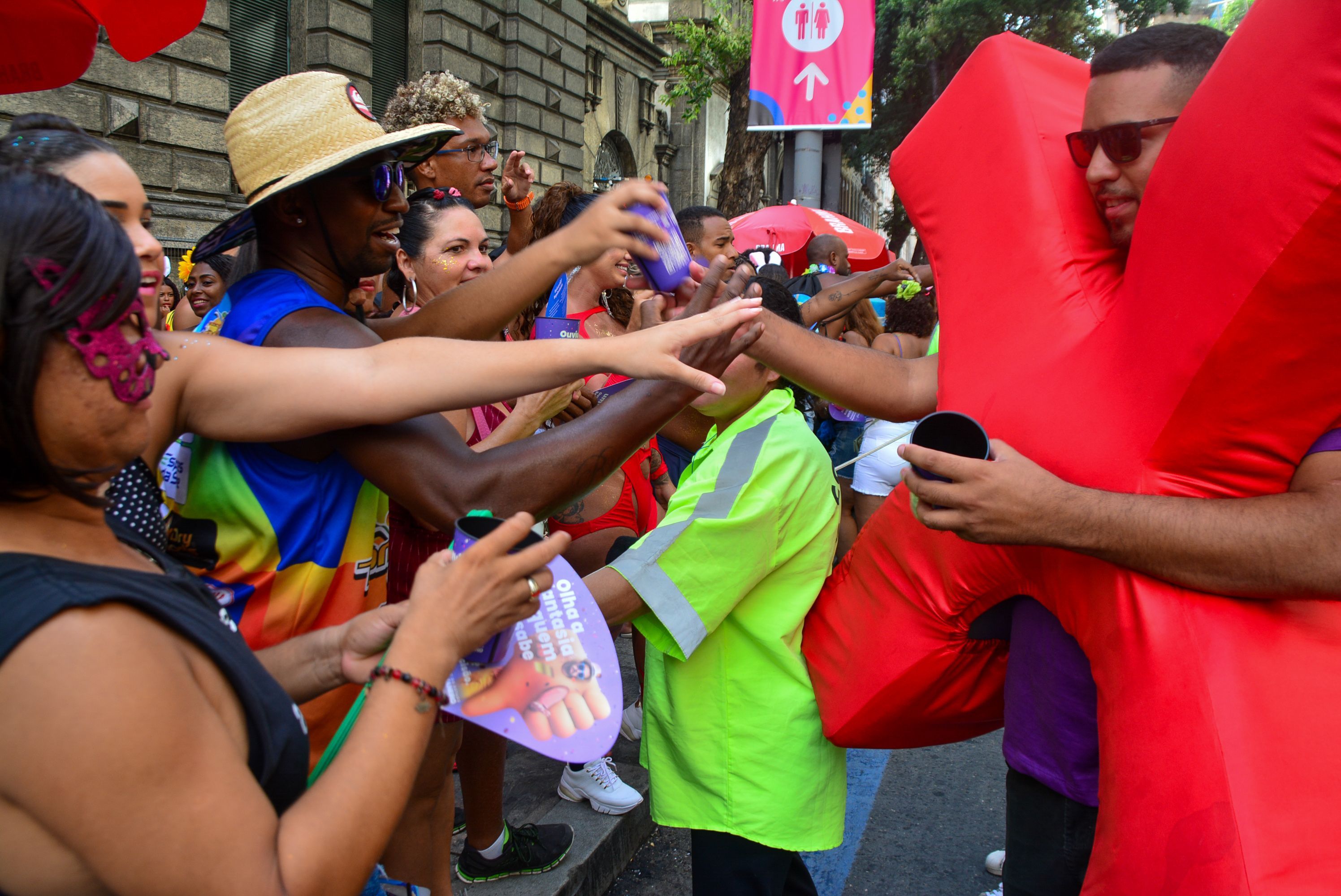 Fazia 35ºC no Rio de Janeiro, mas a sensação térmica era de 42ºC. Em razão do calor, a apresentação da cantora terminou quarenta minutos antes do previsto. / Fausto Maia/TheNews2/Estadão Conteúdo