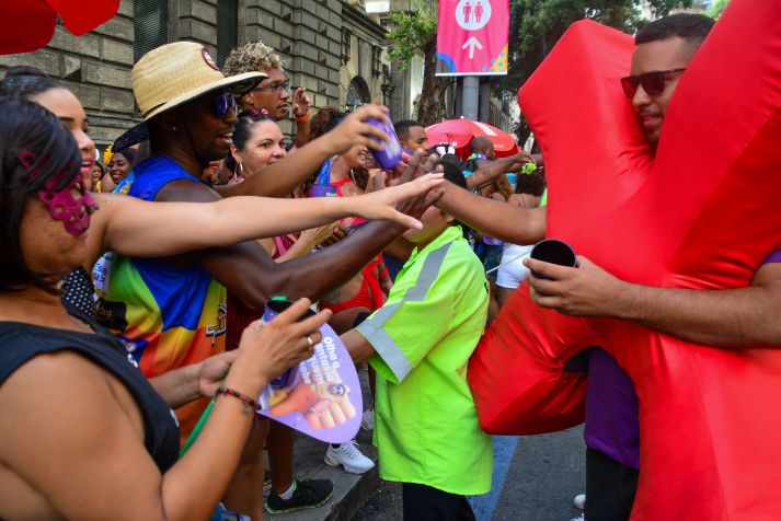 Fazia 35ºC no Rio de Janeiro, mas a sensação térmica era de 42ºC. Em razão do calor, a apresentação da cantora terminou quarenta minutos antes do previsto. / Fausto Maia/TheNews2/Estadão Conteúdo