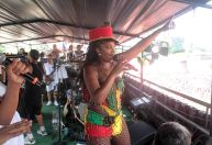 Carnaval 2024: Iza anima foliões em bloco de SP; veja fotos