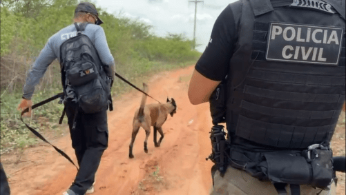 Cães farejadores ajudam policias na recaputura de Rogério da Silva Mendonça (vulgo Querubim, Chapa ou Cabeça de Martelo ou Martelo); e Deibson Cabral Nascimento (conhecido como Tatu, Deisinho ou Deicinho).