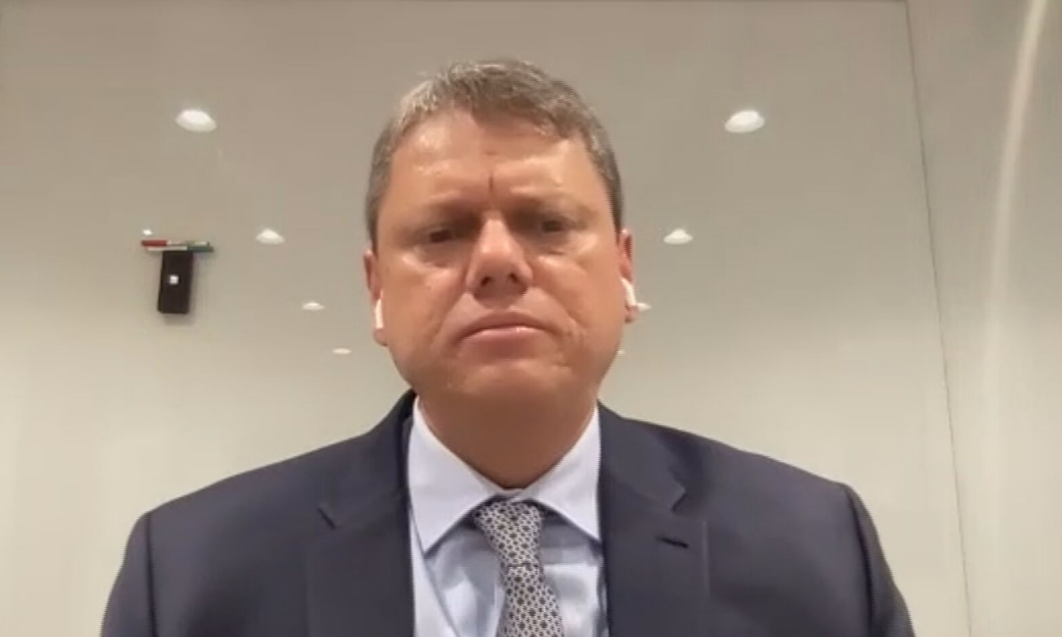 O governador de São Paulo, Tarcísio de Freitas (Republicanos), em entrevista à CNN