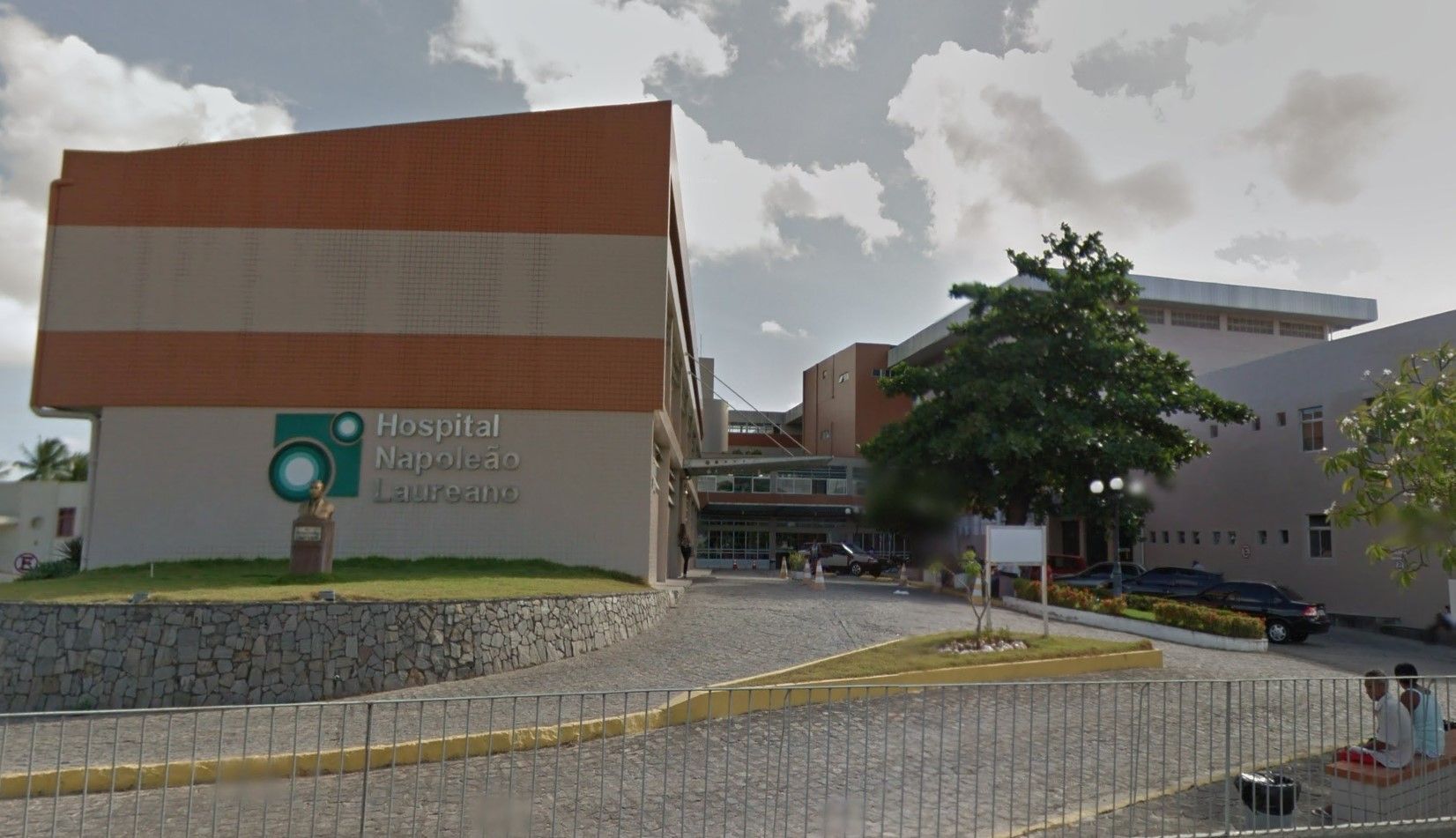 Fachada do hospital Napoleão Laureano, em João Pessoa (PB)
