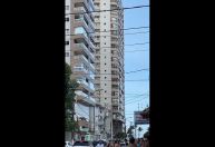 Prédio de 19 andares é evacuado no litoral de SP após colapso estrutural; veja vídeos