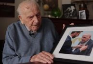 Aos 100, medalhista francês terá chance de carregar tocha de Paris 2024