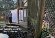 Vídeo: Mulher se distrai com guaxinim e não consegue gravar pedido de casamento