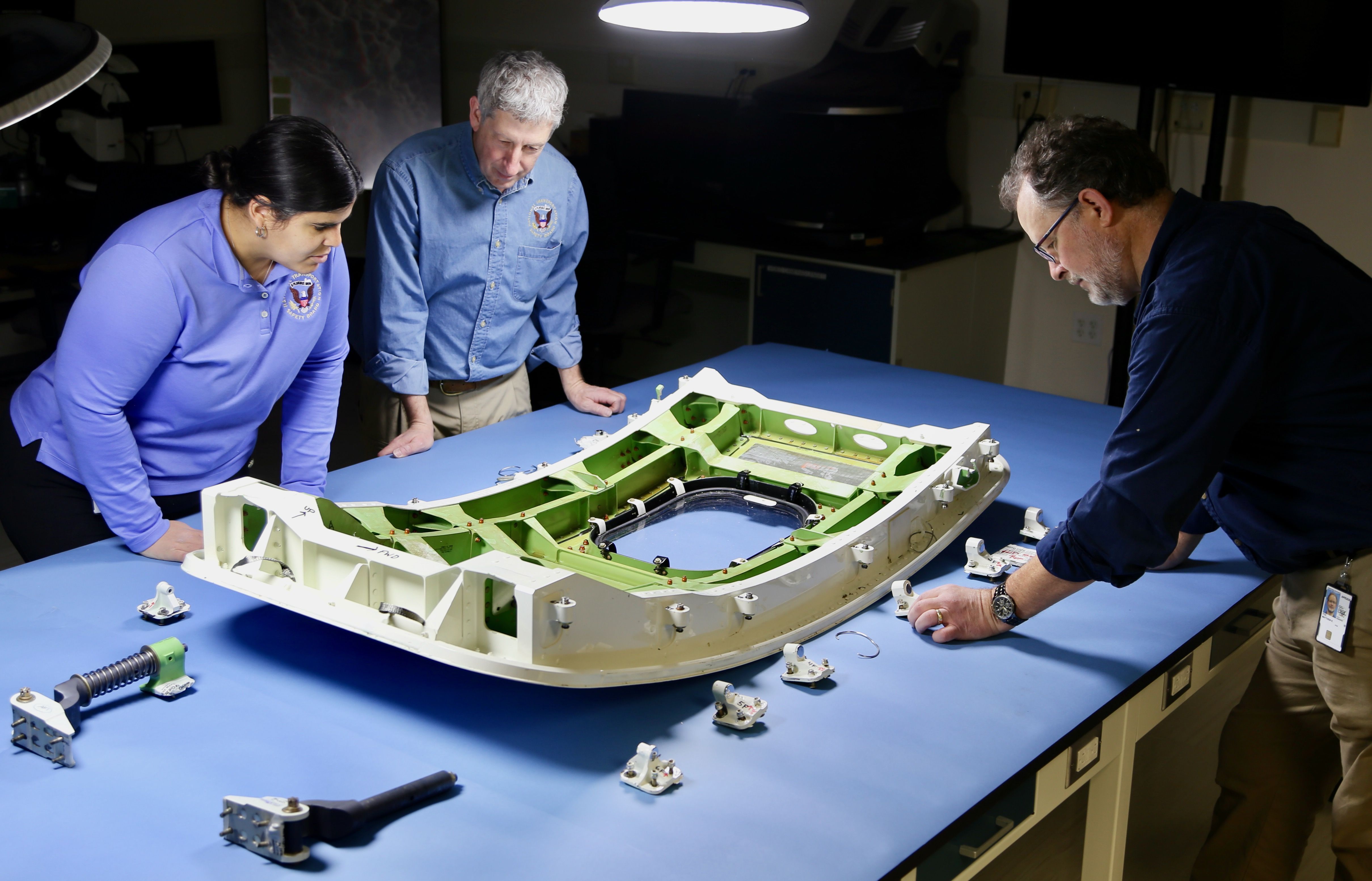 Investigadores examinam plugue da porta do Boeing 737 Max 9, do voo 1282 da Alaska Airlines