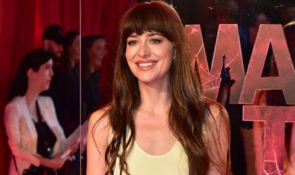 "Verity": Dakota Johnson aparece "ensanguentada" em filmagens do filme