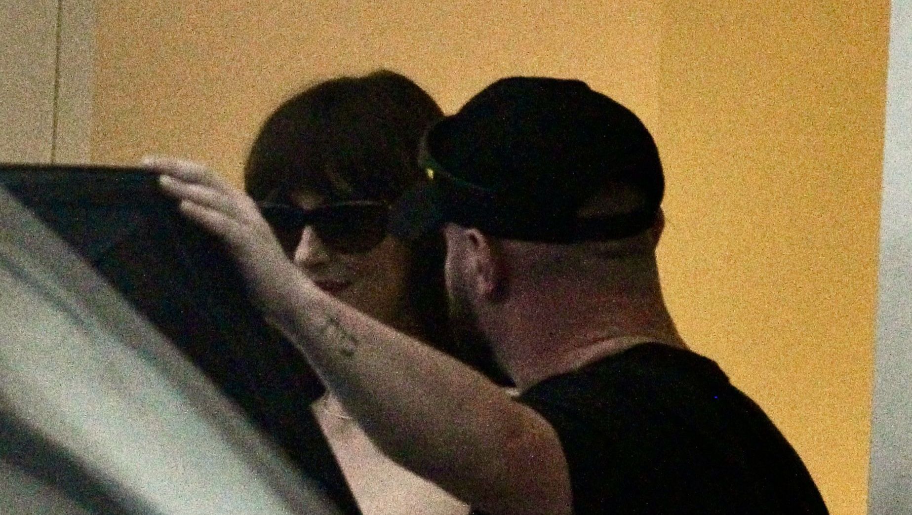 Dakota Johnson foi vista na TV Globo, no Rio de Janeiro