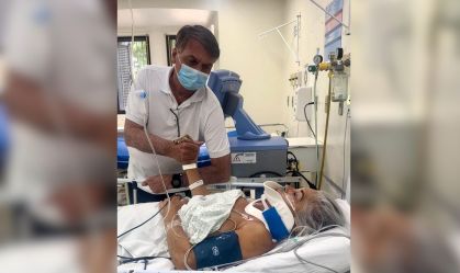 Bolsonaro visita mulher que caiu de árvore