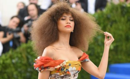 O tão esperado retorno de Zendaya ao Met Gala está chegando com um novo título - ela será anfitriã do evento ao lado de Jennifer Lopez, Bad Bunny, Chris Hemsworth e da editora-chefe da Vogue, Anna Wintour.