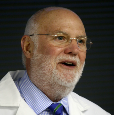 Nesta foto de arquivo de 29 de março de 2007, o Dr. Donald Cline, endocrinologista reprodutivo e especialista em fertilidade, fala em uma entrevista coletiva em Indianápolis / Kelly Wilkinson/The Indianapolis Star/AP/Arquivo