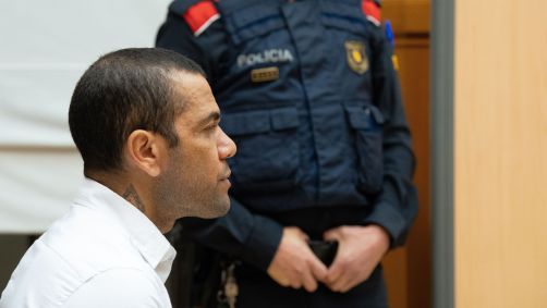 Daniel Alves durante julgamento, na Espanha