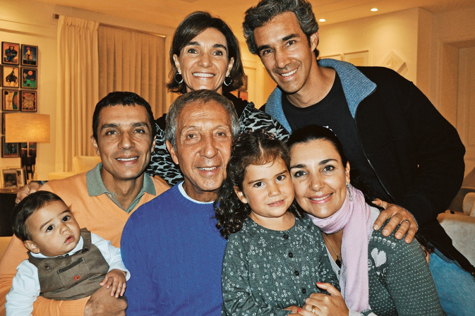 Com os filhos em 2010: Pedro Paulo, Adriana, Rafaela, Miguel, João Paulo e Ana Maria. / Acervo Pessoal