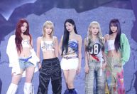 Grupo de k-pop LE SSERAFIM mostra vulnerabilidade dos bastidores em novo álbum