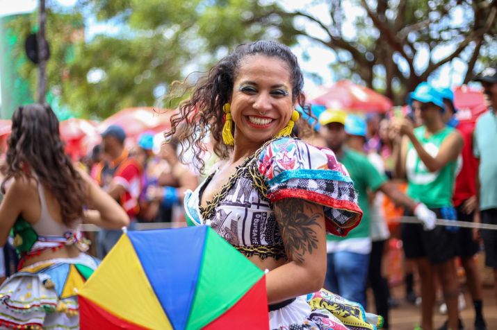 O Bloco Galo Madrugada anima foliões no Ibirapuera, na zona sul de São Paulo, na manhã desta terça-feira, 13. A atração de Pernambuco desembarca mais um ano na capital paulista. / MARCELO OLIVEIRA/ONZEX PRESS E IMAGENS/ESTADÃO CONTEÚDO