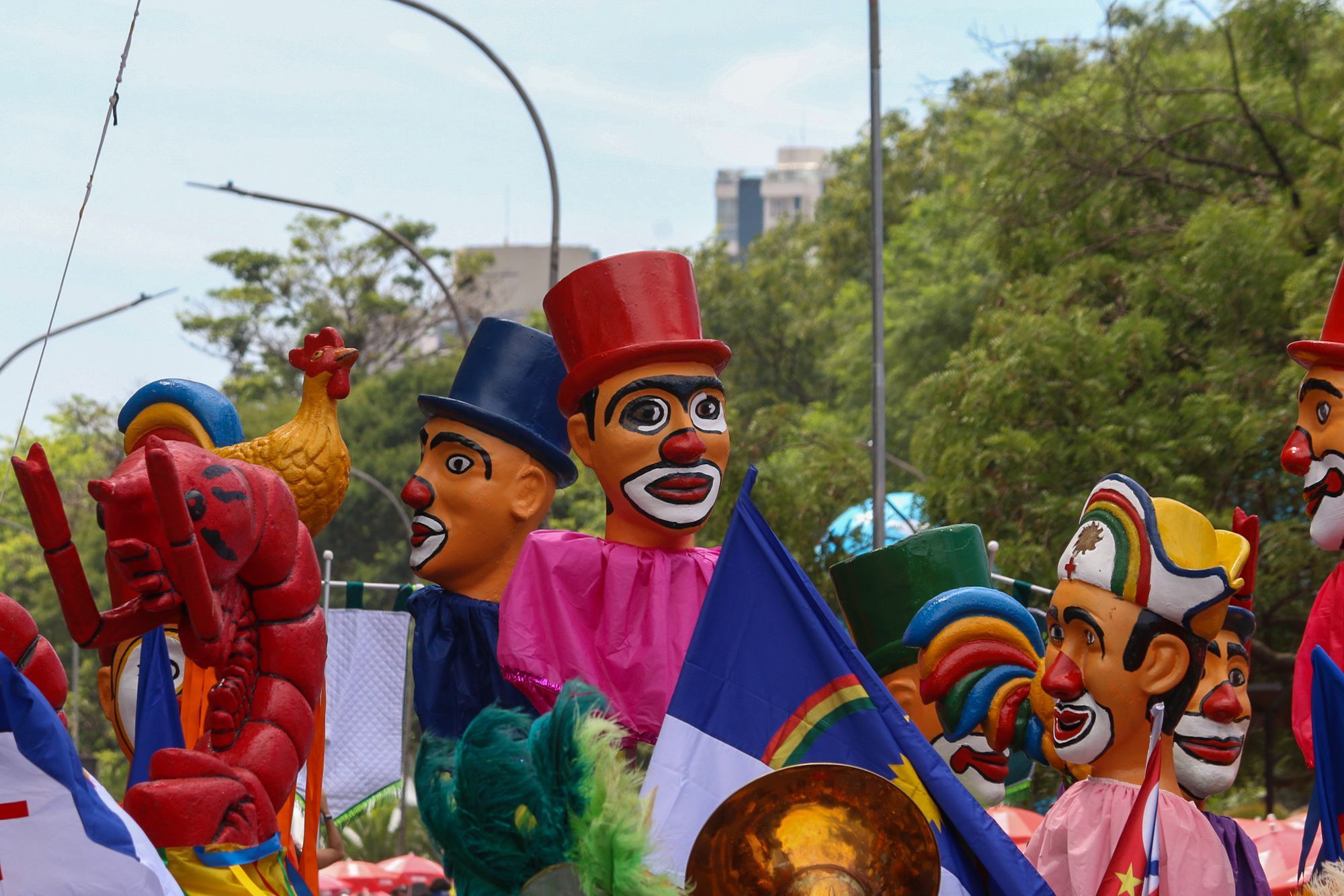 O Bloco Galo Madrugada anima foliões no Ibirapuera, na zona sul de São Paulo, ao som dos cantores Romero Ferro e Gustavo Travassos, na manhã desta terça-feira, 13. / WAGNER ORIGENES/ATO PRESS/ESTADÃO CONTEÚDO