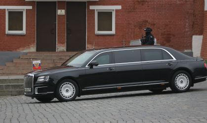 A limusine russa Aurus Senat é utilizada pelo presidente russo Vladimir Putin. Na foto, Putin chega à Praça Vermelha, em 4 de novembro de 2022.