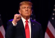 Trump é considerado inelegível no estado de Illinois, mas decisão é suspensa; entenda