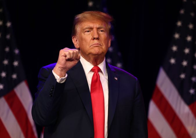Pré-candidato republicano e ex-presidente dos EUA, Donald Trump, em comício a apoiadores depois de vencer as prévias republicanas em Nevada, em 8 de fevereiro de 2024. / Mario Tama/Getty Images