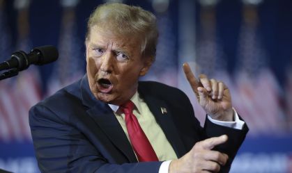Trump volta a falar em interferência eleitoral em processo criminal